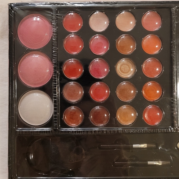 Jasmine La Belle Cosmetics New In Box 52 Piece Cosmetic Gift Set - Picture 2 of 11